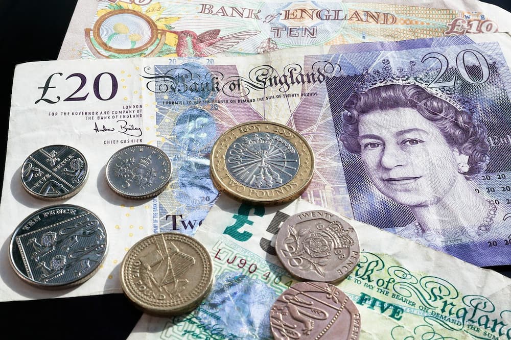 British pound notes and change