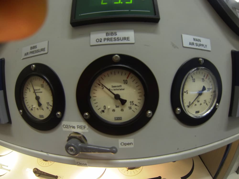 Pressure dials in hyperbaric chamber