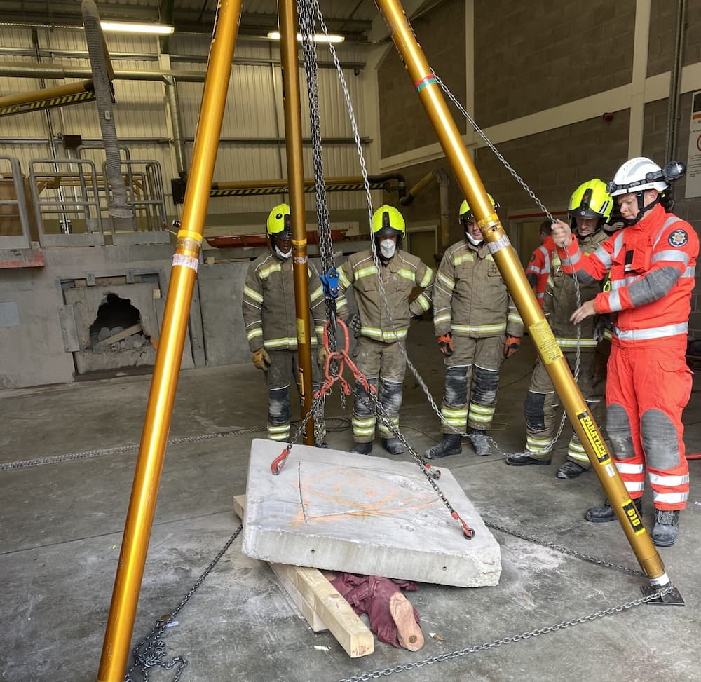 Technical rescue around a winch system lifting concrete off a dummy